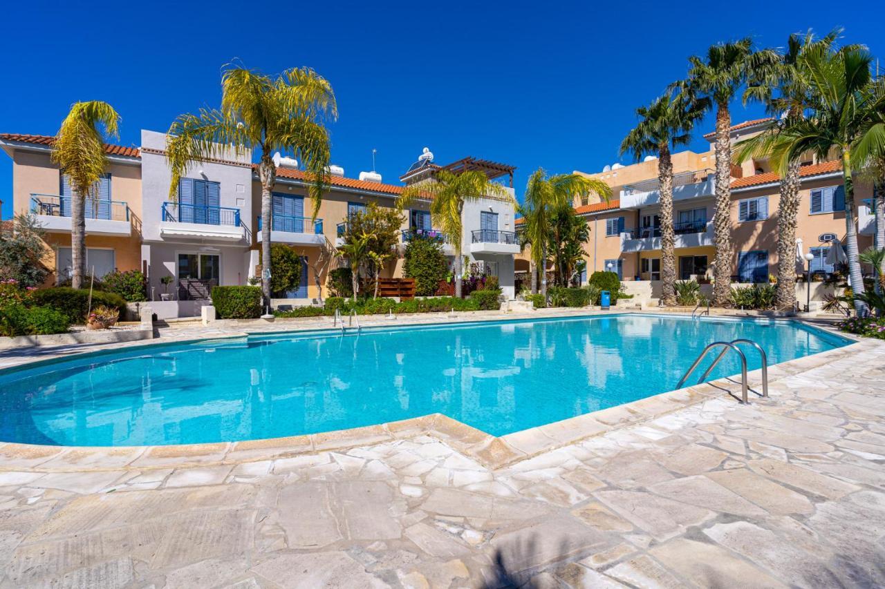 Summer Breeze Holiday Apartment With Pool Paphos ภายนอก รูปภาพ