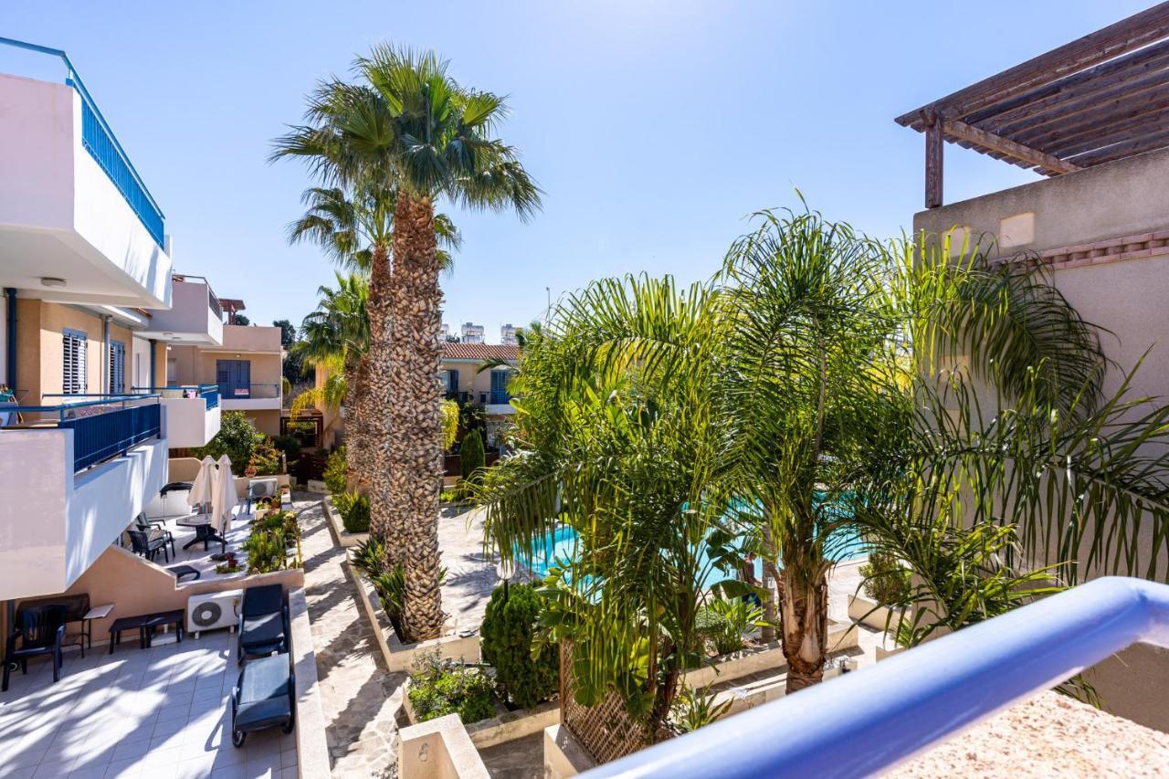 Summer Breeze Holiday Apartment With Pool Paphos ภายนอก รูปภาพ