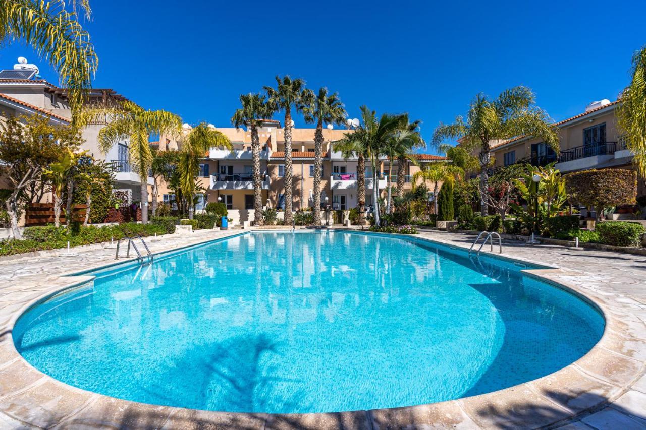 Summer Breeze Holiday Apartment With Pool Paphos ภายนอก รูปภาพ