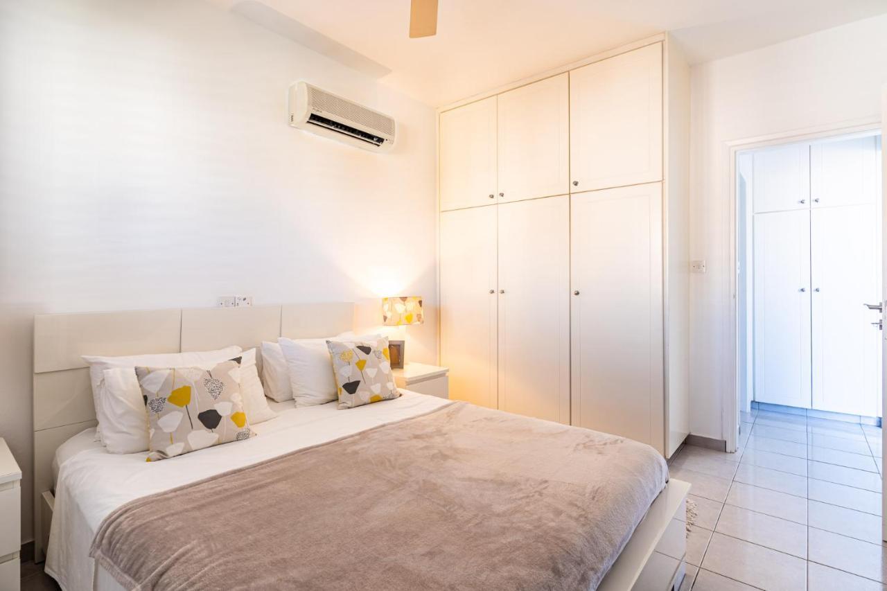 Summer Breeze Holiday Apartment With Pool Paphos ภายนอก รูปภาพ