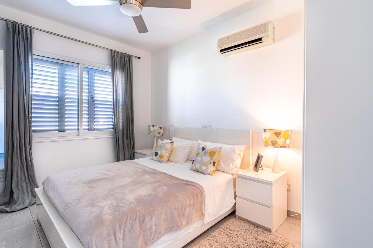Summer Breeze Holiday Apartment With Pool Paphos ภายนอก รูปภาพ